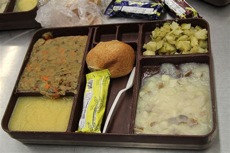 These School Lunches Look Like Prison Food (18 pics) - Izismile.com