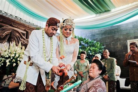 Weddings in Indonesia: A guide to customs and etiquette at Indonesian ...