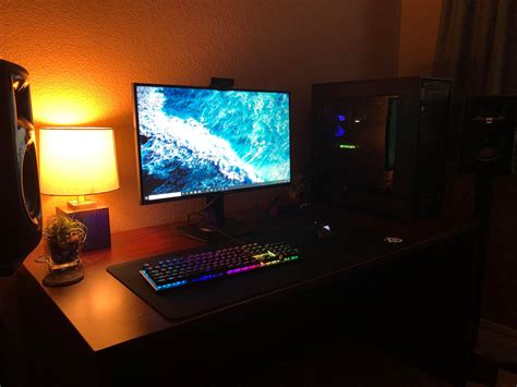 My minimalist RGB gaming setup : r/battlestations