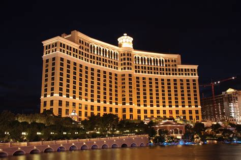 File:Bellagio Las Vegas Nacht.JPG - Wikimedia Commons