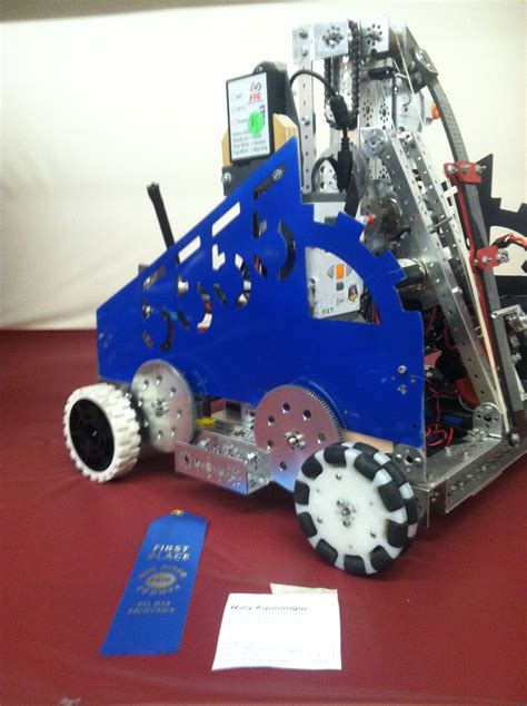 Team 5555 Option 16 FTC robot at the San Diego Fair 2014 | Robot design ...