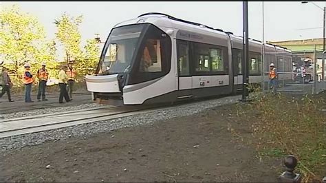 First new streetcar arrives in Kansas City