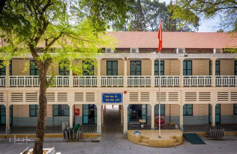 The “oldest” high school in Vietnam: Classical architecture as beautiful as Europe, alumni full ...