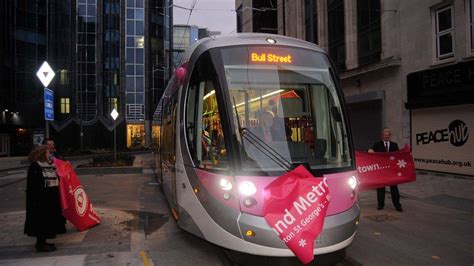 Trams back in Birmingham after 62 years - BBC News