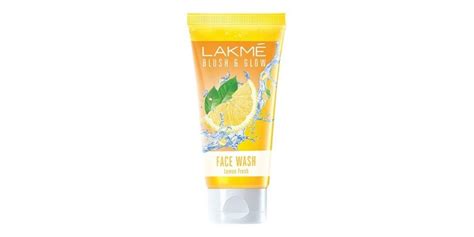 16 Best Face Washes for Oily Skin in India (Control Extra Shine)