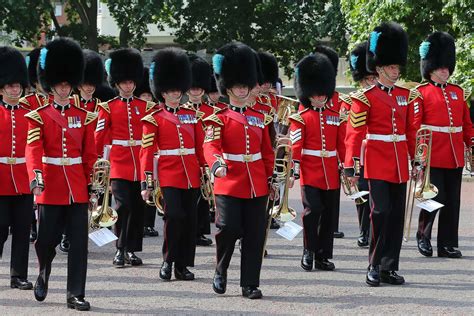 Fascinating Facts About the Queen's Guard | Reader's Digest