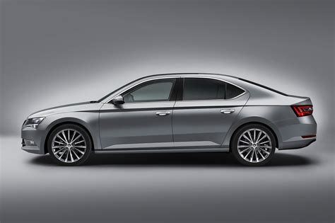 Skoda Superb unveiled (2015) and it's now a hatchback | CAR Magazine