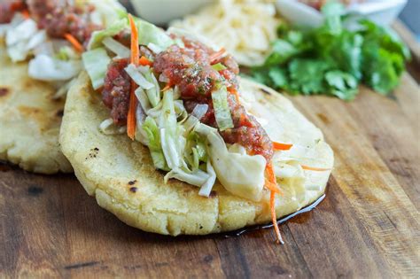 Pupusas de Queso (Salvadoran Cheese-Stuffed Tortillas)