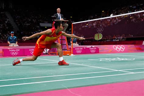 Picking up shuttlecocks can be a good thing (Badminton Tips) – TACTICAL ...