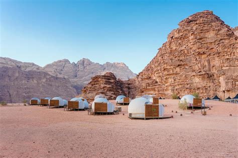 Camping along the rocks in Petra, Wadi Rum, Jordan 2010708 Stock Photo ...