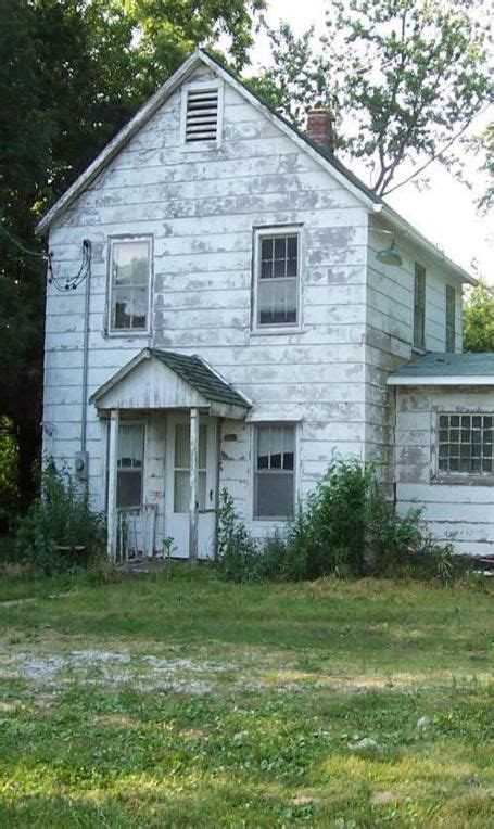 Pin by Tereza Santos on Barn pictures | Old farm houses, Abandoned houses, Abandoned farm houses