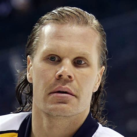 Olli Jokinen cuts off hair for charity (Photo)