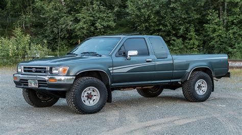 1993 TOYOTA PICKUP SR5 | FULL WALK-AROUND - YouTube