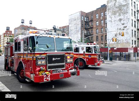 F.D.N.Y firefighters in Manhattan, New York City, NY, USA Stock Photo ...