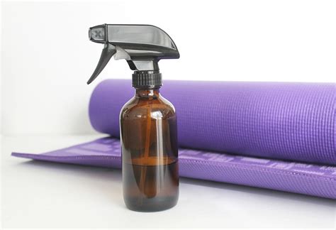 Make Your Own Non-Toxic DIY Yoga Mat Cleaner Spray