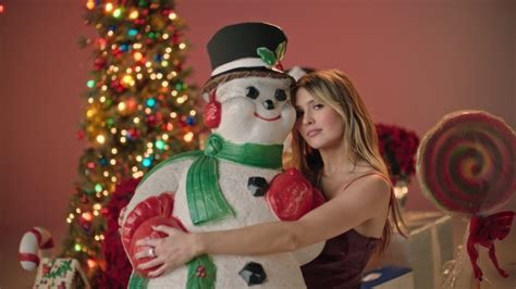 Mimi Webb shares super festive music video for 'Back Home For Christmas ...