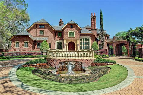 Sprawling Houston estate has stunning architecture, perfect for ...