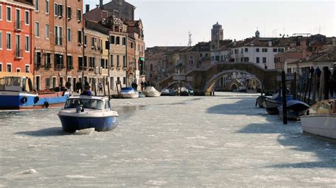 Venice’s Canals Freeze Over | tuhinternational.