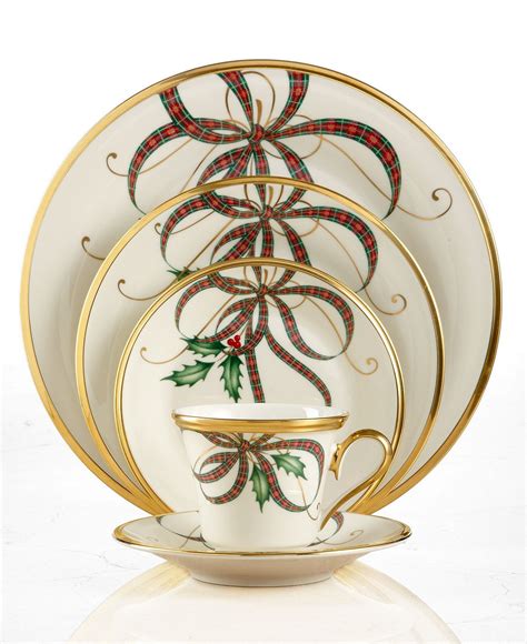 Lenox "Holiday Nouveau Ribbon" | Christmas dinnerware, Christmas tableware, Christmas china