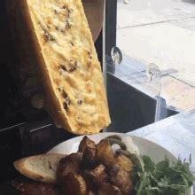 Raclette GIF - Raclette Fromage Fondu Delice - Discover & Share GIFs