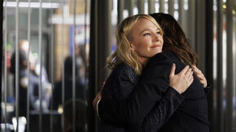 'SVU': See Kelli Giddish's Pregnant Rollins Reunite With Benson in Set ...