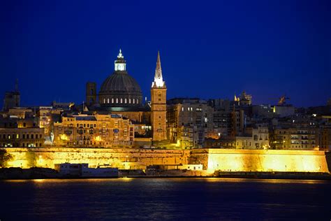 Valletta at Night | La Valetta | Pictures | Malta in Global-Geography