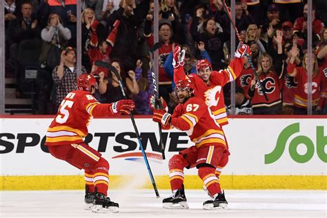 Calgary Flames score 3 goals in final 6 minutes to beat Chicago ...