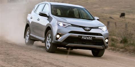 2018 Toyota RAV4 pricing and specs - Photos