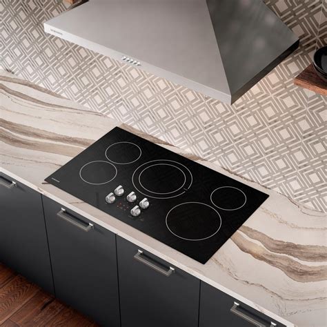 Samsung 36 in. Radiant Electric Cooktop in Black with 5-Elements | Hodgins Home Appliance