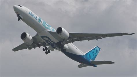 VIDEO Airbus A330-900NEO Takeoff at Toulouse-Blagnac Airport