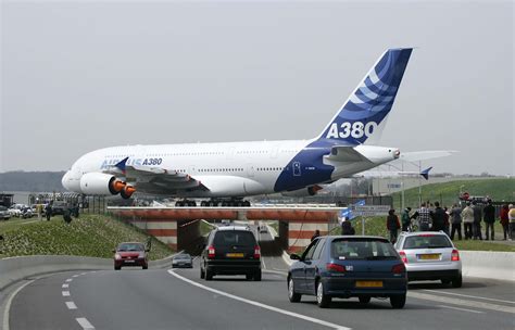 Airbus A380-800 On Bridge During Test Flight in 2005 Aircraft Wallpaper3899 - Aircraft Wallpaper ...