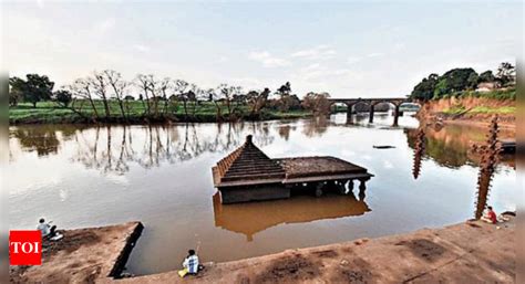 Kolhapur city's water woes get worse as Kalamba lake dries up | Kolhapur News - Times of India