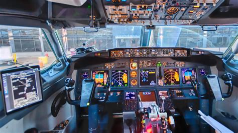 How Has The Boeing 737's Cockpit Evolved Between The Family's Generations?