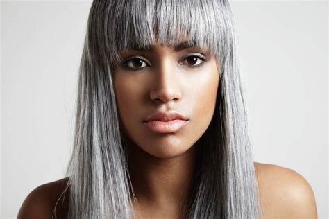 Transitioning to Gray Hair with Highlights: DIY How to Guide