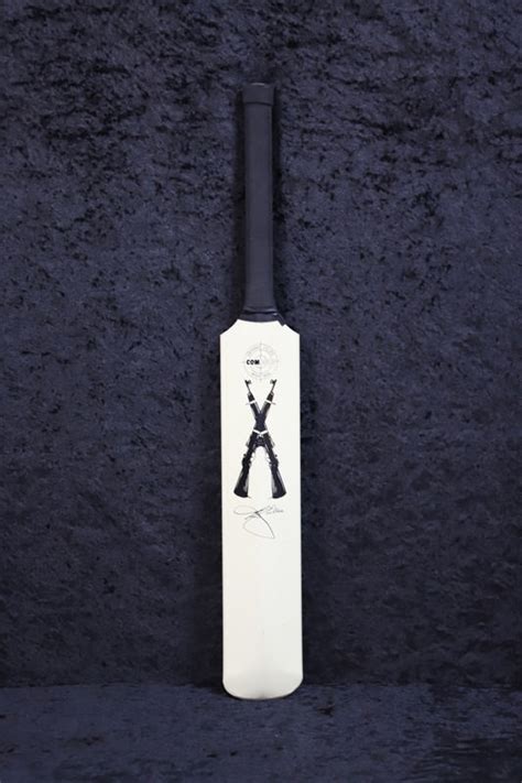 Aluminium Cricket Bat - Dennis Lillee; 2019-004 | eHive