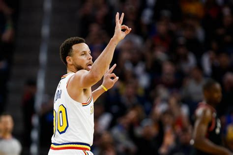 Steph Curry's comeback draws support from LeBron James, home fans