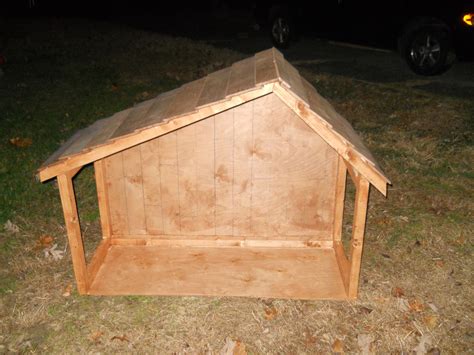 A stable for an outdoor nativity that the hubby made! LOVE this...wish I had a nice outdoor ...