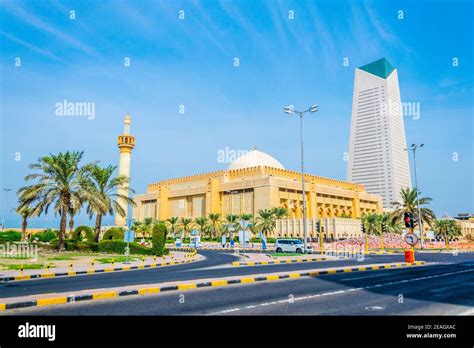 The Grand mosque of Kuwait Stock Photo - Alamy