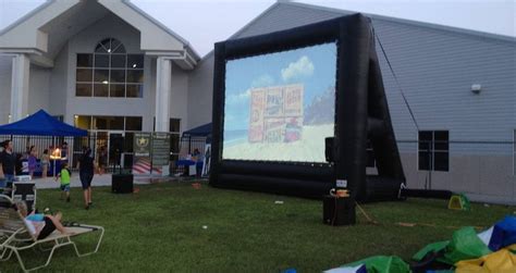 Creating a Great Backyard Movie Night | Fun Crew USA