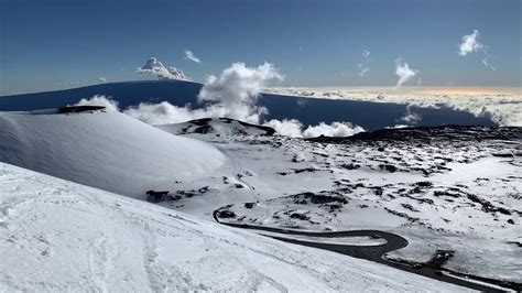 Skiing in Hawaii | Mauna Kea - YouTube