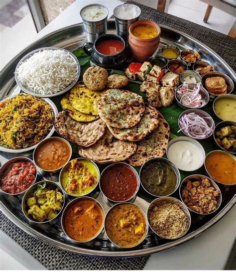 Indian food at its best in 2020 | Indian food recipes, Food platters, Food presentation in 2020 ...