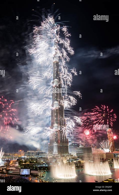 Burj khalifa tower dubai fireworks hi-res stock photography and images ...