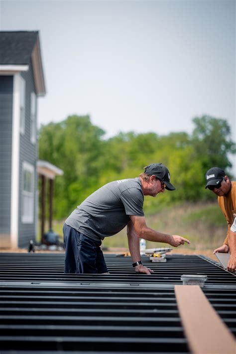 Building Safer Decks: 3 Reasons Builders Are Switching To Steel