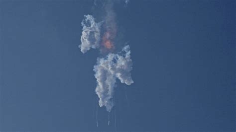 SpaceX Starship rocket explodes minutes after launch