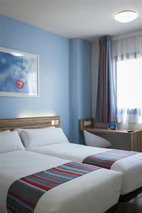 Travelodge Barcelona Poblenou Rooms: Pictures & Reviews - Tripadvisor