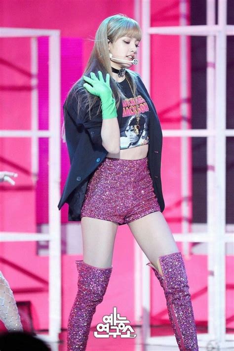 Ddu Du Ddu Du Lisa | Roupas de palco, Roupas góticas femininas, Roupas kpop