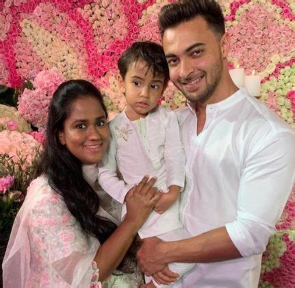 Arpita Khan Height, Weight, Age, Spouse, Family, Facts, Biography