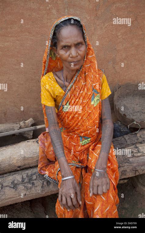 Portraitof a tribal woman. Santhal tribe. Jarkatand village, Bokaro ...