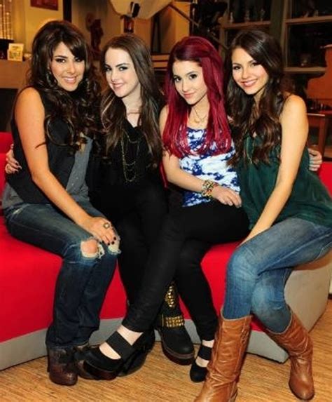 Picture of Elizabeth Gillies in Victorious: (Season 1) - elizabeth ...