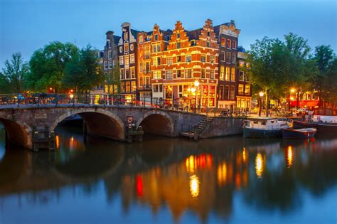 31 of the Most Beautiful Streets in the World | Beautiful streets, Amsterdam canals, Beautiful ...